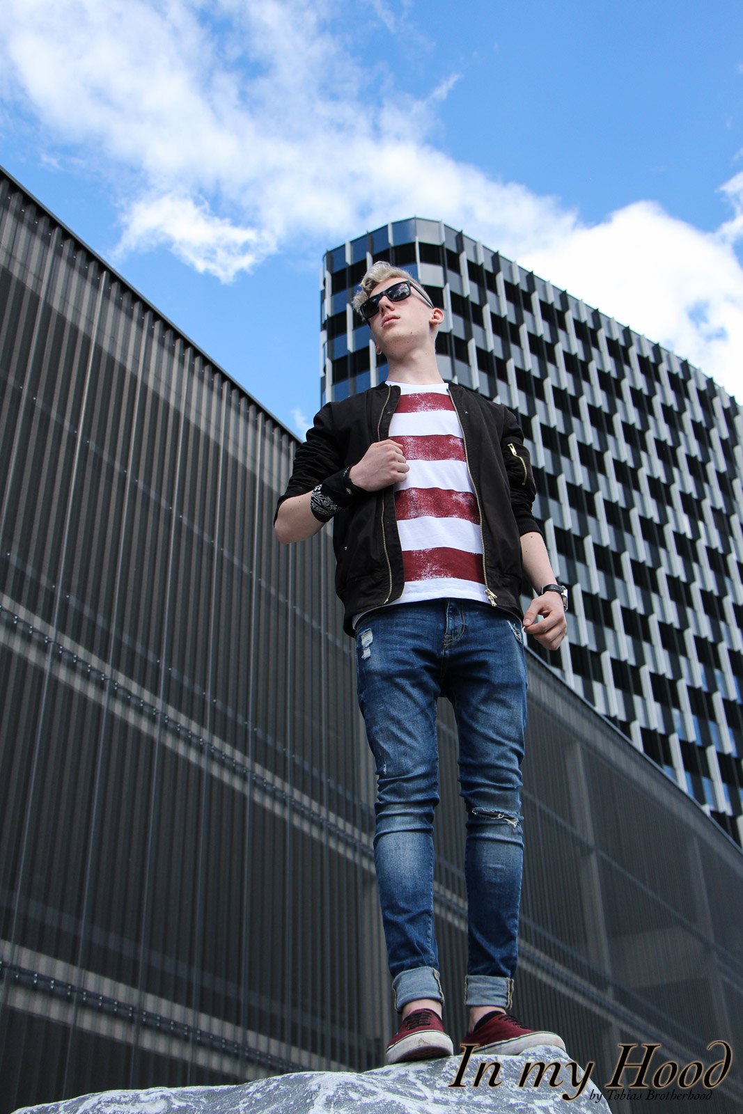 MY STYLE Bold Stripes T-Shirt mit Bomberjacke, In my Hood, Tobias, Austria, Steiermark, Graz, Grazer Blogger, OOTD, WIW, What I wore, Instastyle, Style is what, Streetstyle, Fashionaddict, Mensfashion, Mensstyle, Men with style, Fashiongoals, Fashionkilla, styled, Styleguide, Fashionblogger, Styleblogger, Lifestyleblog, Lifestyleblogger, Bloggerstyle, Bomberjacke, Vans, Jeans, Ray Ban, Bold Stripes T-Shirt