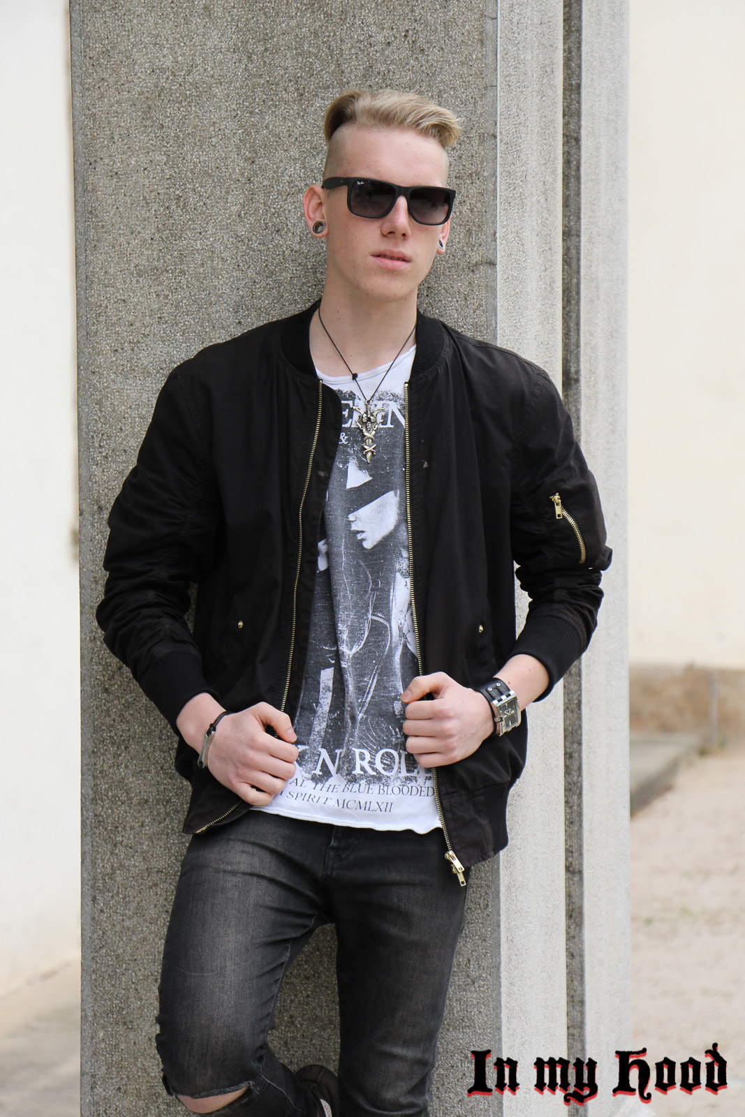 MY STYLE Bomberjacke und Knee-Cut Jeans, In my Hood, Tobias, Austria, Steiermark, Graz, Grazer Blogger, OOTD, WIW, What I wore, Instastyle, Style is what , Streetstyle, Fashionaddict, Mensfashion, Mensstyle, Men with style, Fashiongoals, Fashionkilla, styled, Styleguide, Fashionblogger, Styleblogger, Lifestyleblog, Lifestyleblogger, Bloggerstyle, Bomberjacke, Converse, Knee-Cut Jeans, Ray Ban