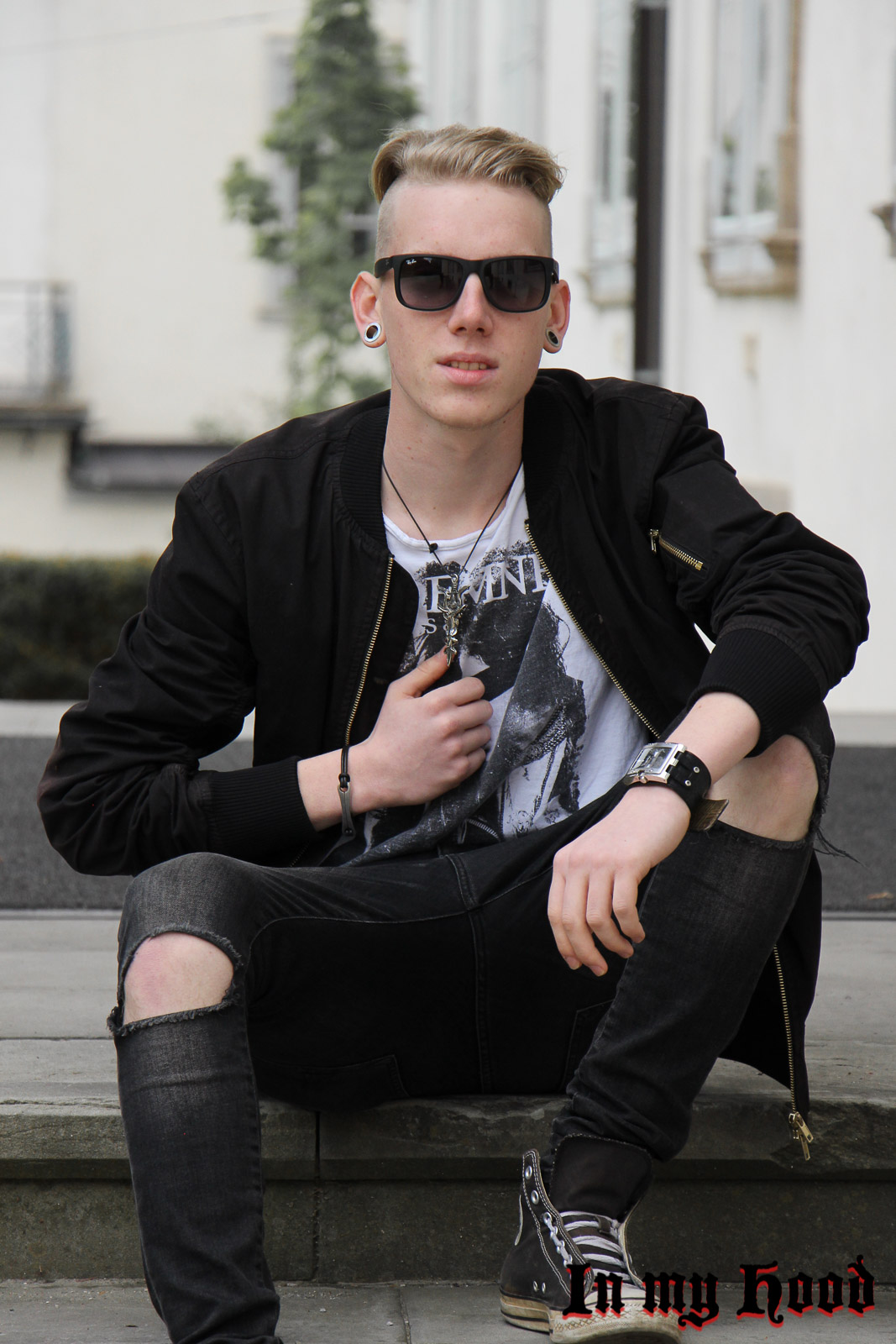 MY STYLE Bomberjacke und Knee-Cut Jeans, In my Hood, Tobias, Austria, Steiermark, Graz, Grazer Blogger, OOTD, WIW, What I wore, Instastyle, Style is what , Streetstyle, Fashionaddict, Mensfashion, Mensstyle, Men with style, Fashiongoals, Fashionkilla, styled, Styleguide, Fashionblogger, Styleblogger, Lifestyleblog, Lifestyleblogger, Bloggerstyle, Bomberjacke, Converse, Knee-Cut Jeans, Ray Ban